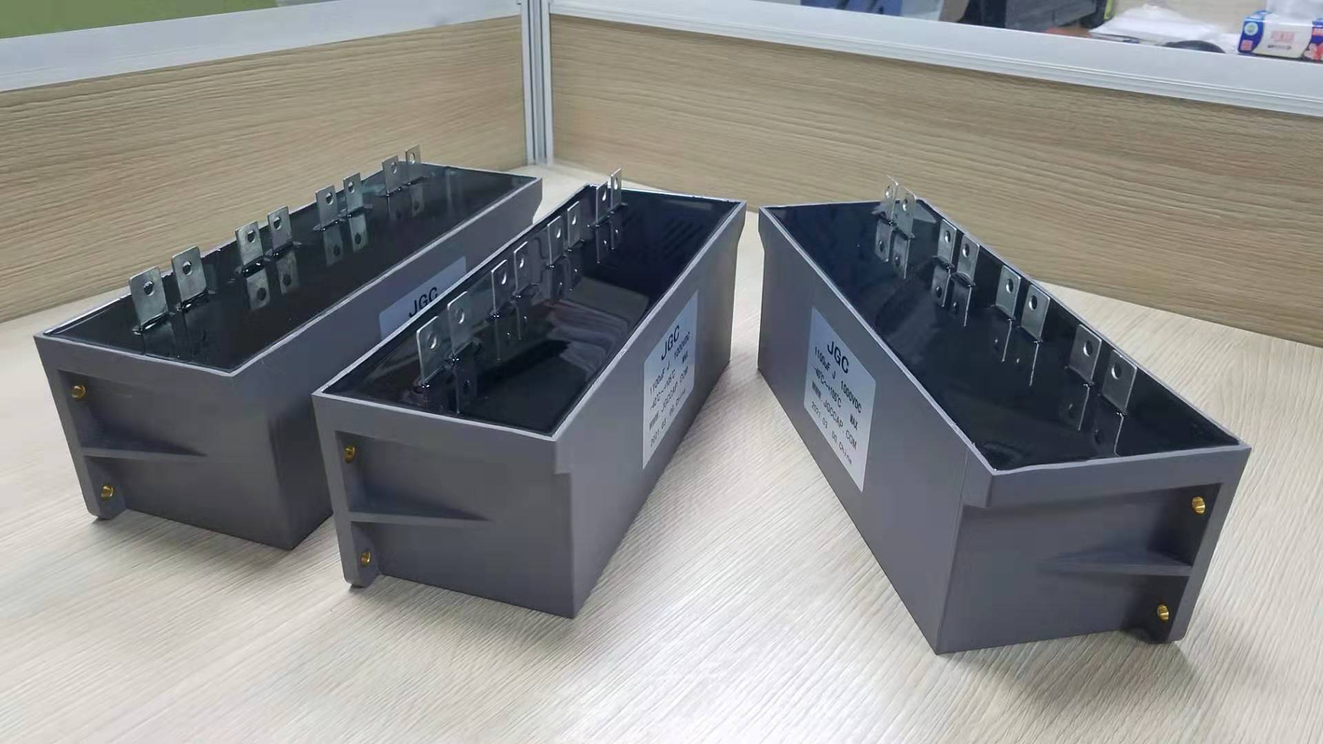 新能源汽車級(jí) DC-LINK電容研發(fā)成功準(zhǔn)備上市(圖2) 新能源汽車級(jí) DC-LINK電容研發(fā)成功準(zhǔn)備上市(圖2)